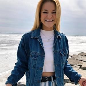 Meet your Posher, Caitlin